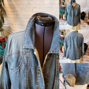 🍒EUC🍒 Venezia Distressed Denim Jacket - 18/20